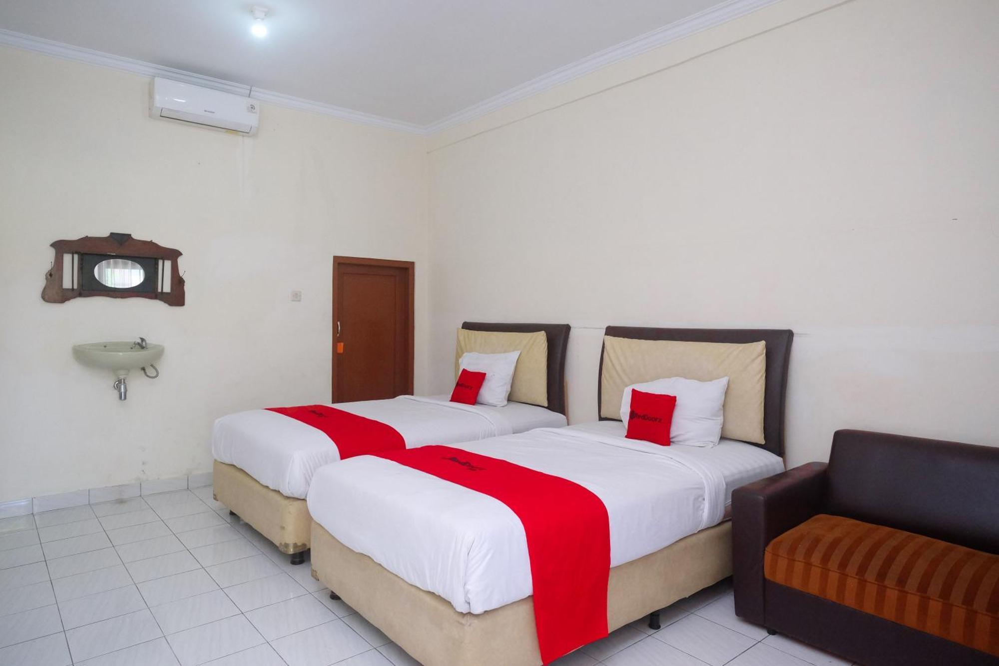 Hotel Reddoorz Syariah Near Alun Alun Wonosari Exteriér fotografie